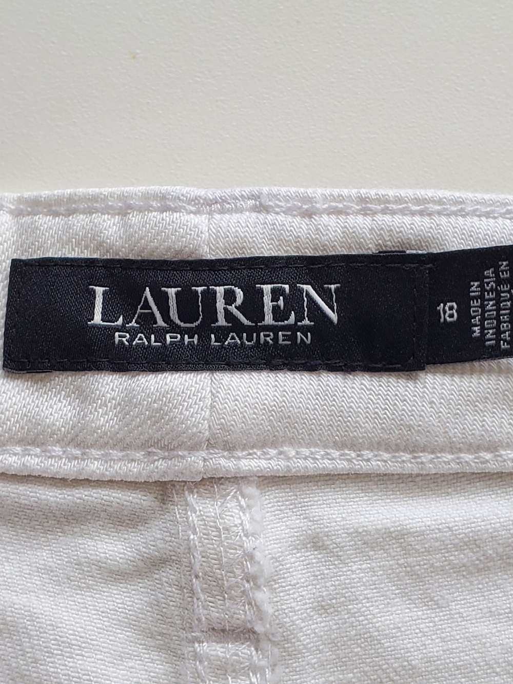 Lauren Ralph Lauren Women's Shorts, White (Size 18) - Picture 4 of 11